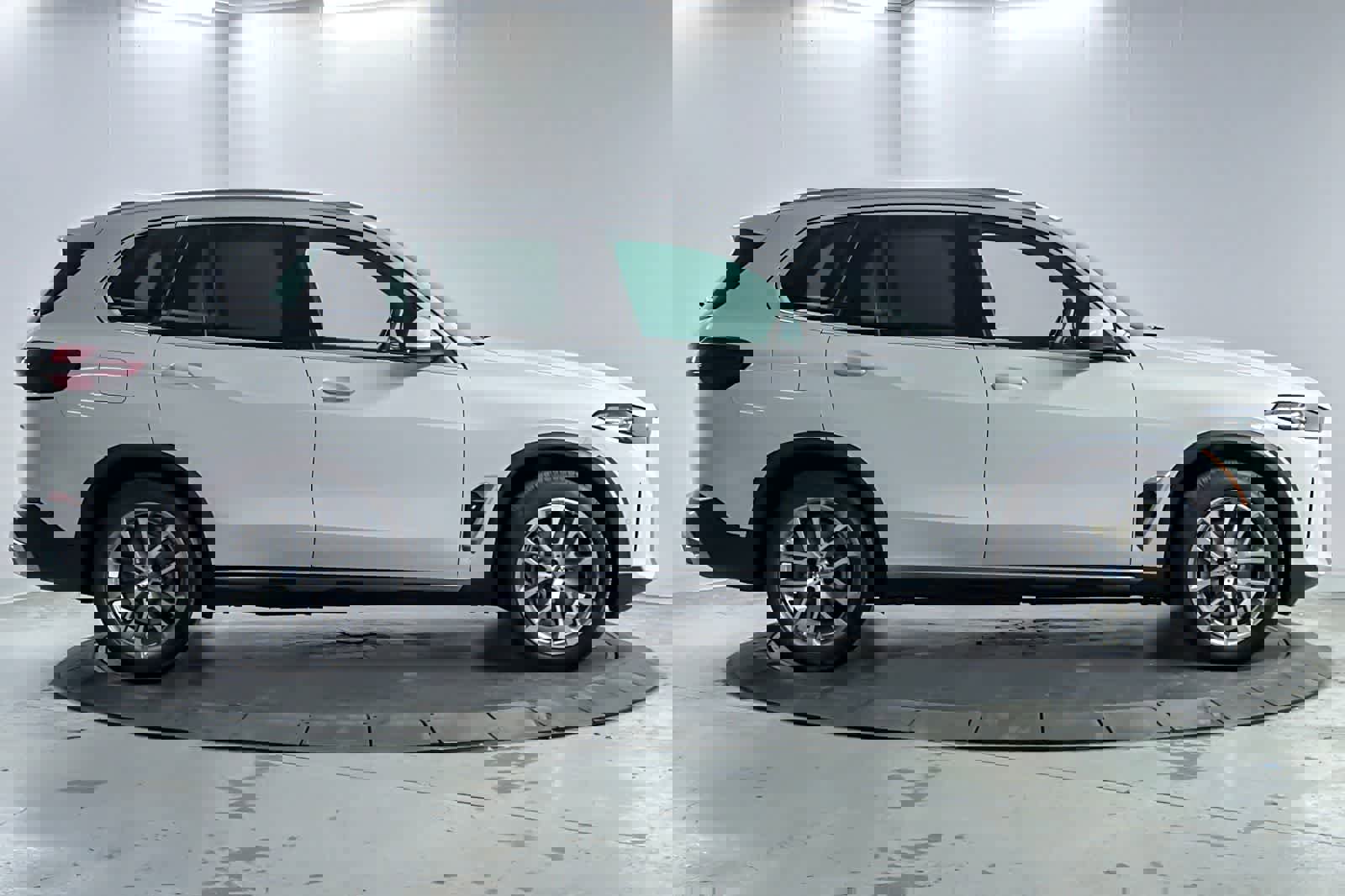 Used 2024 BMW X5 xDrive50e image 8