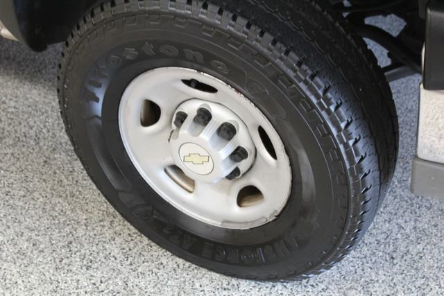 Used 2005 Chevrolet Silverado 2500 W/T w/ Skid Plate Package AWD/4WD image 25