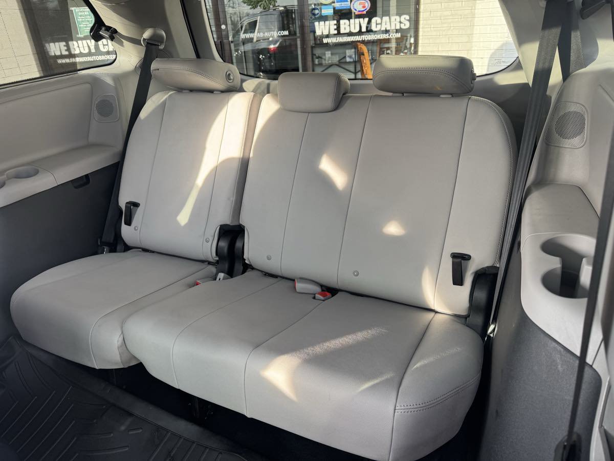 Used 2020 Toyota Sienna Limited Premium w/ Carpet Mat Package AWD/4WD image 14