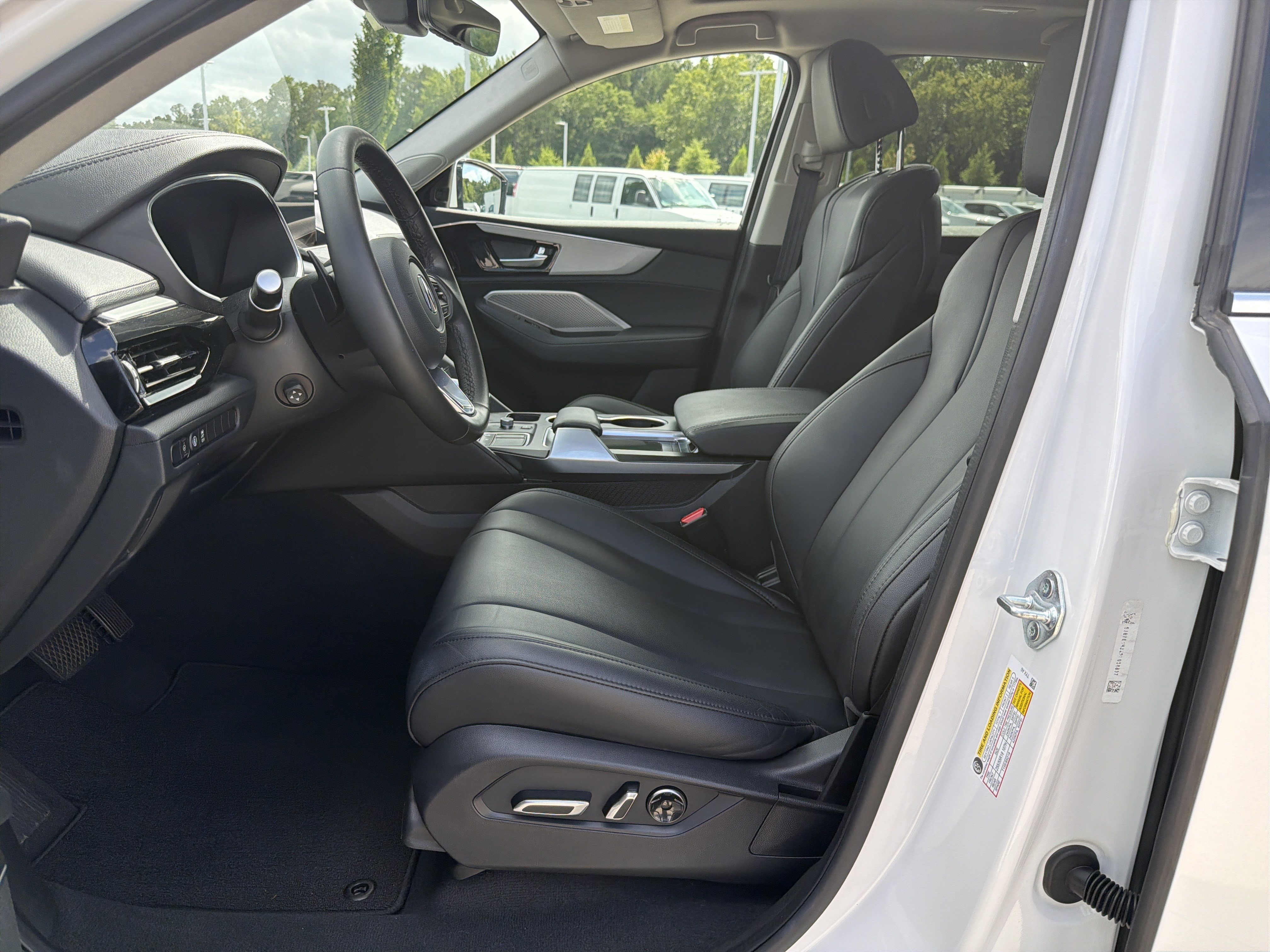 Used 2023 Acura MDX SH-AWD image 16