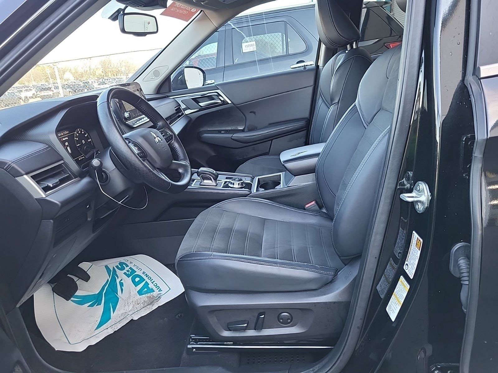 Used 2023 Mitsubishi Outlander SE Black Edition image 8