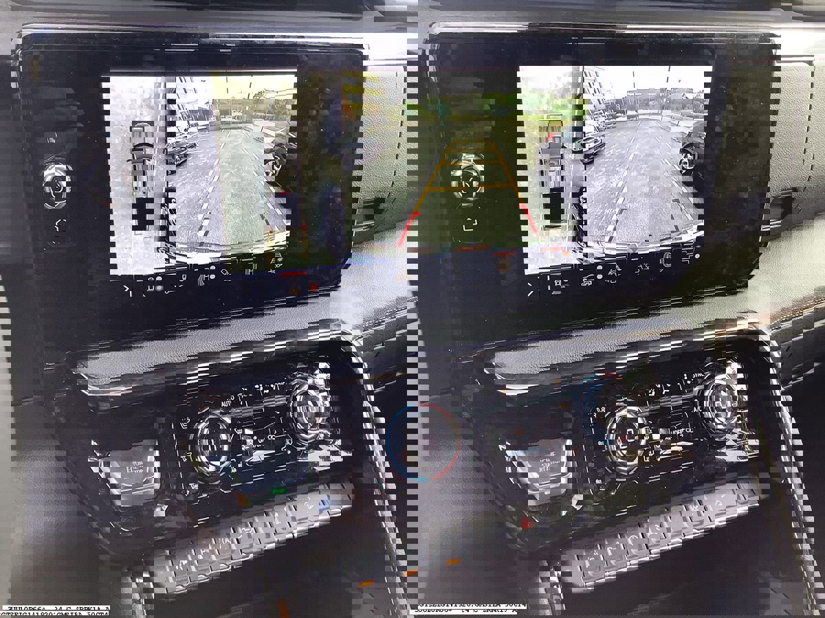 Used 2024 GMC Sierra 1500 AT4 w/ Technology Package image 9