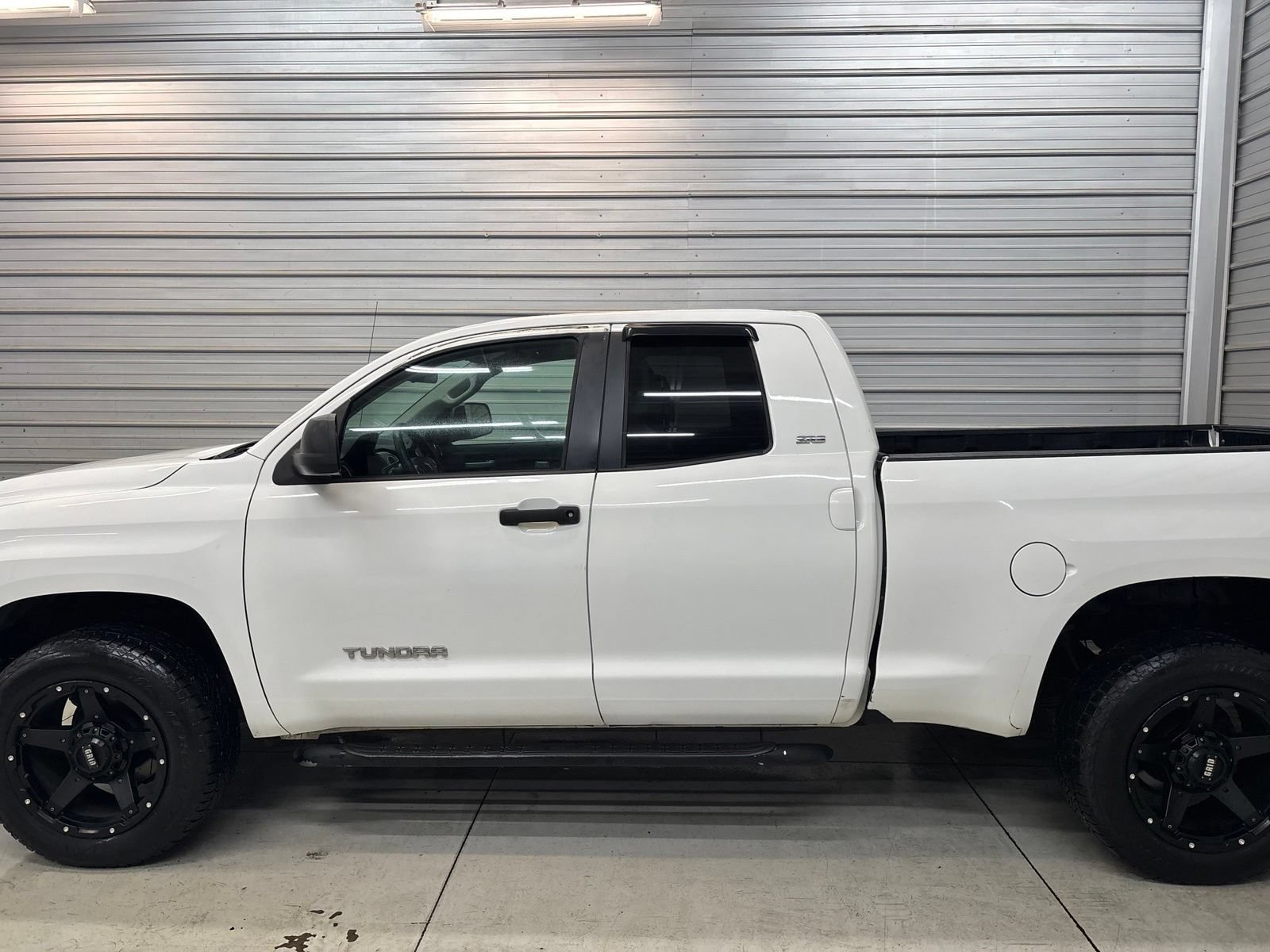 Used 2015 Toyota Tundra SR5 AWD/4WD image 9