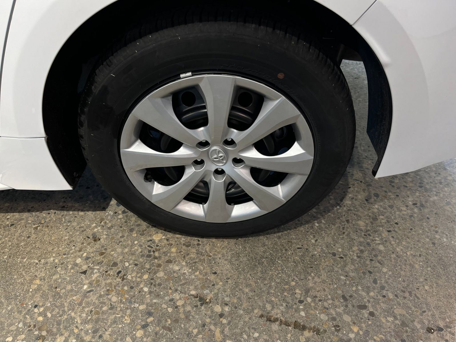 Used 2025 Toyota Corolla LE image 30