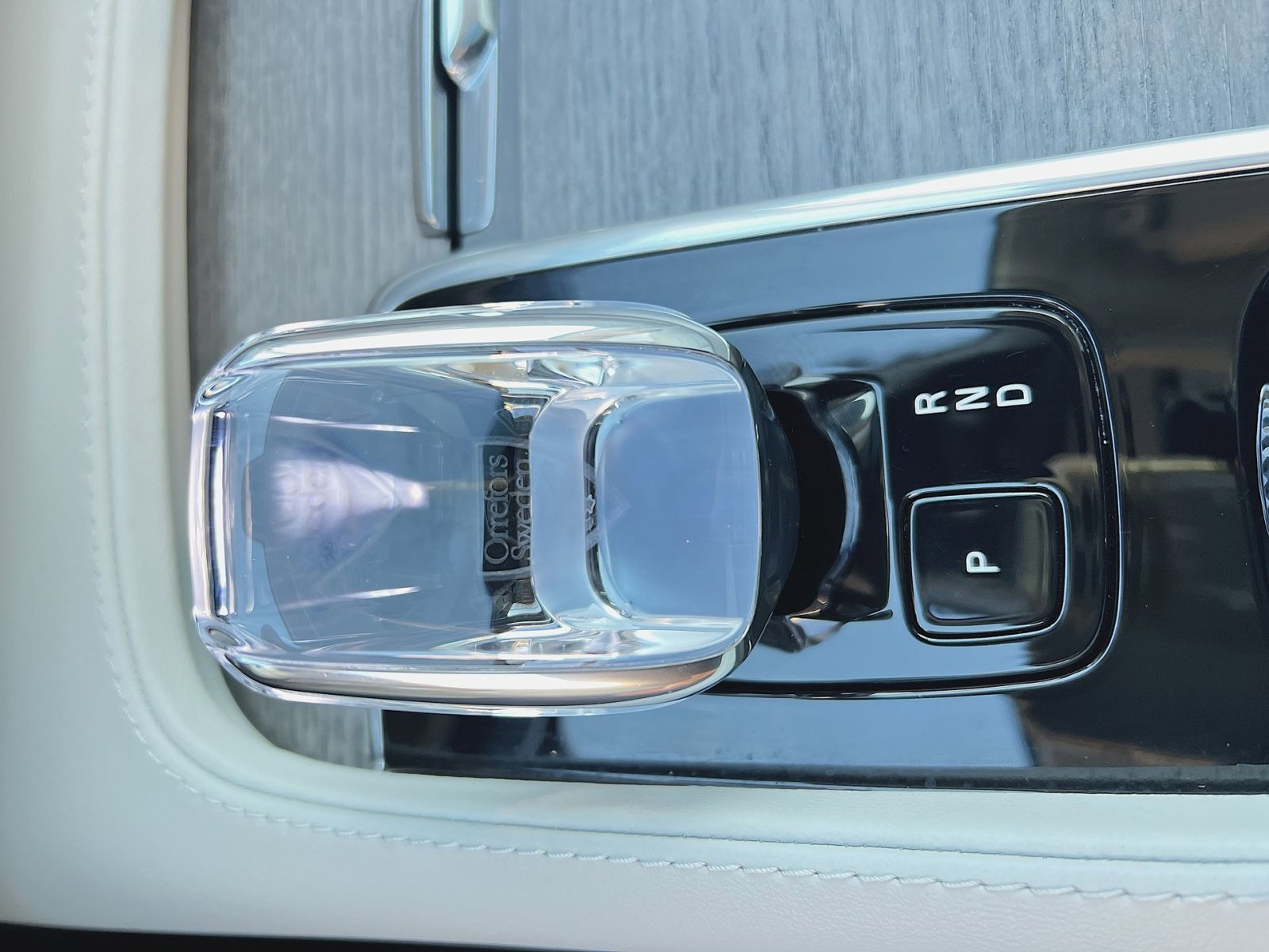 Certified 2024 Volvo XC90 B6 Ultimate w/ Protection Package Premier image 22