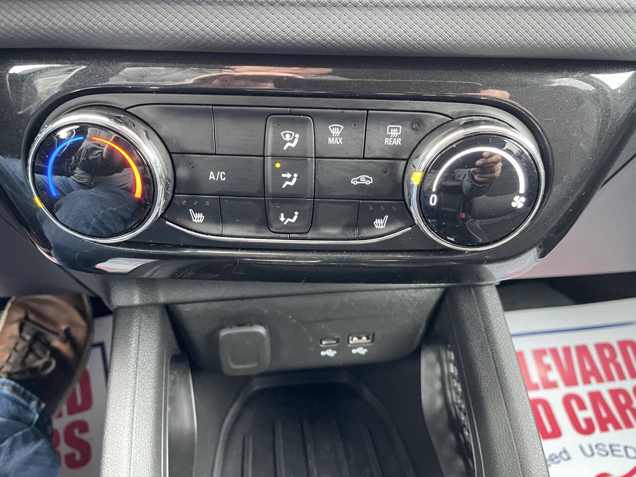 Used 2025 Chevrolet TrailBlazer LT w/ LT Cold Weather Package AWD/4WD image 19