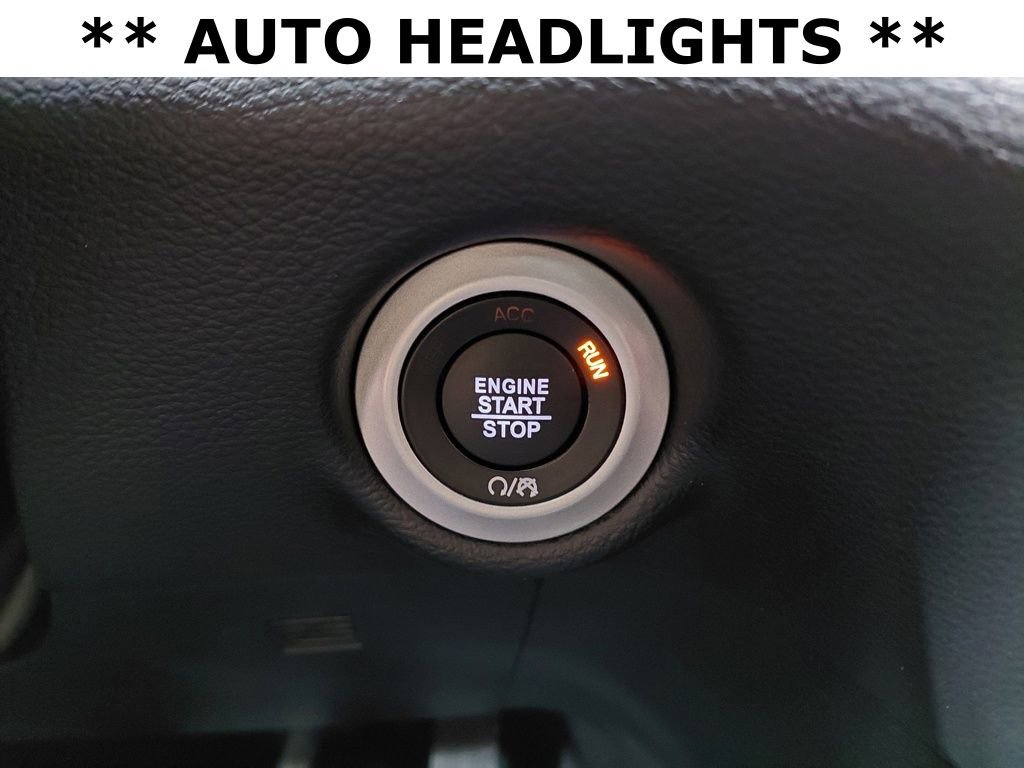 Used 2025 Chrysler Pacifica Select image 24