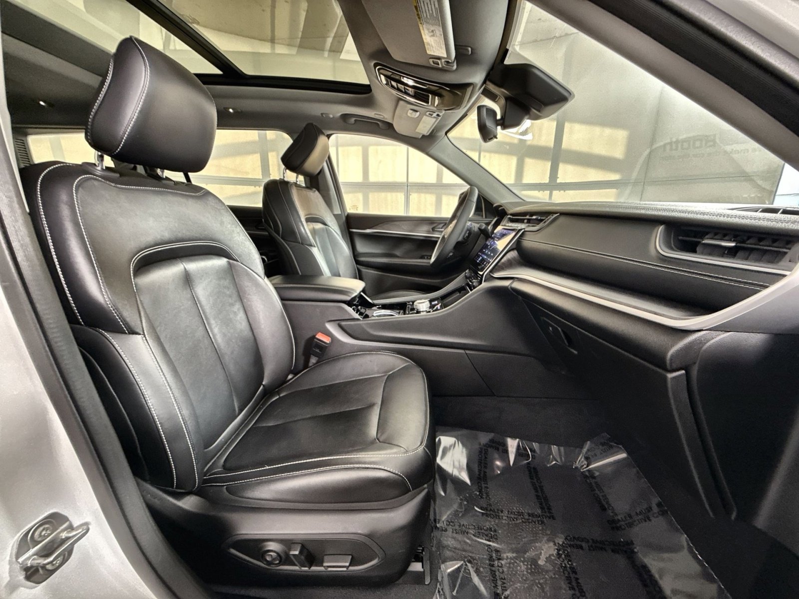 Used 2023 Jeep Grand Cherokee L Limited image 28