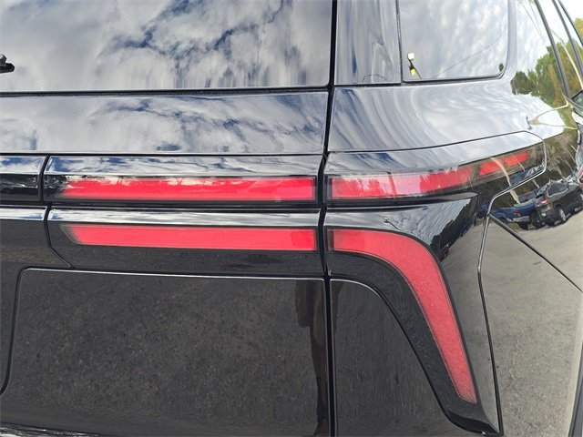 Used 2024 Chevrolet Traverse LT image 8