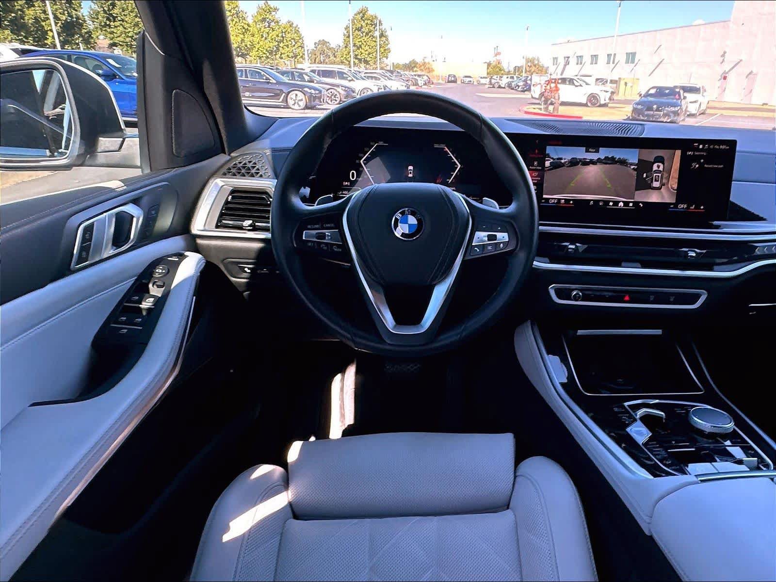 Used 2024 BMW X5 xDrive50e w/ Parking Assistance Package AWD/4WD image 11