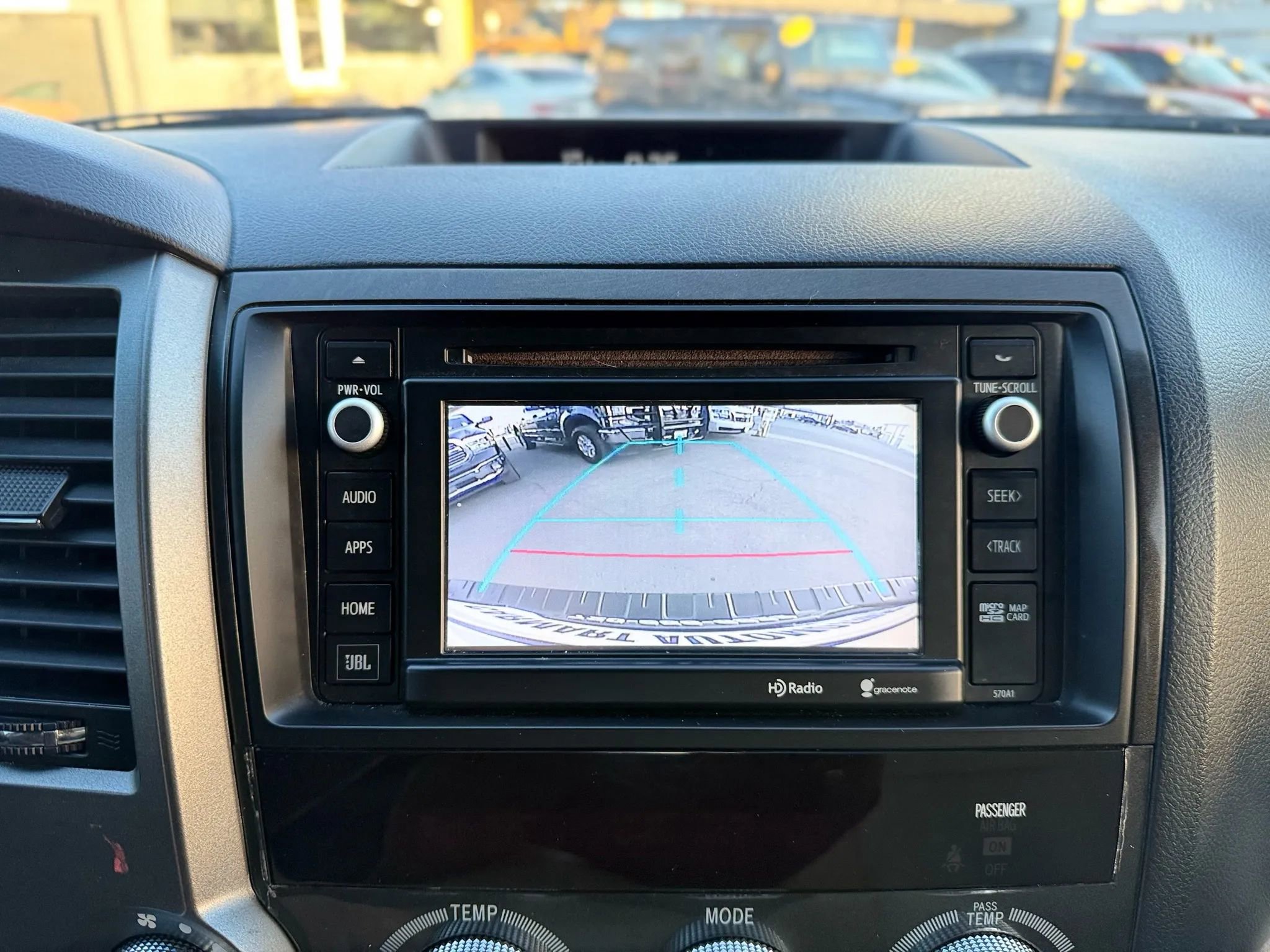 Used 2015 Toyota Sequoia Platinum image 38