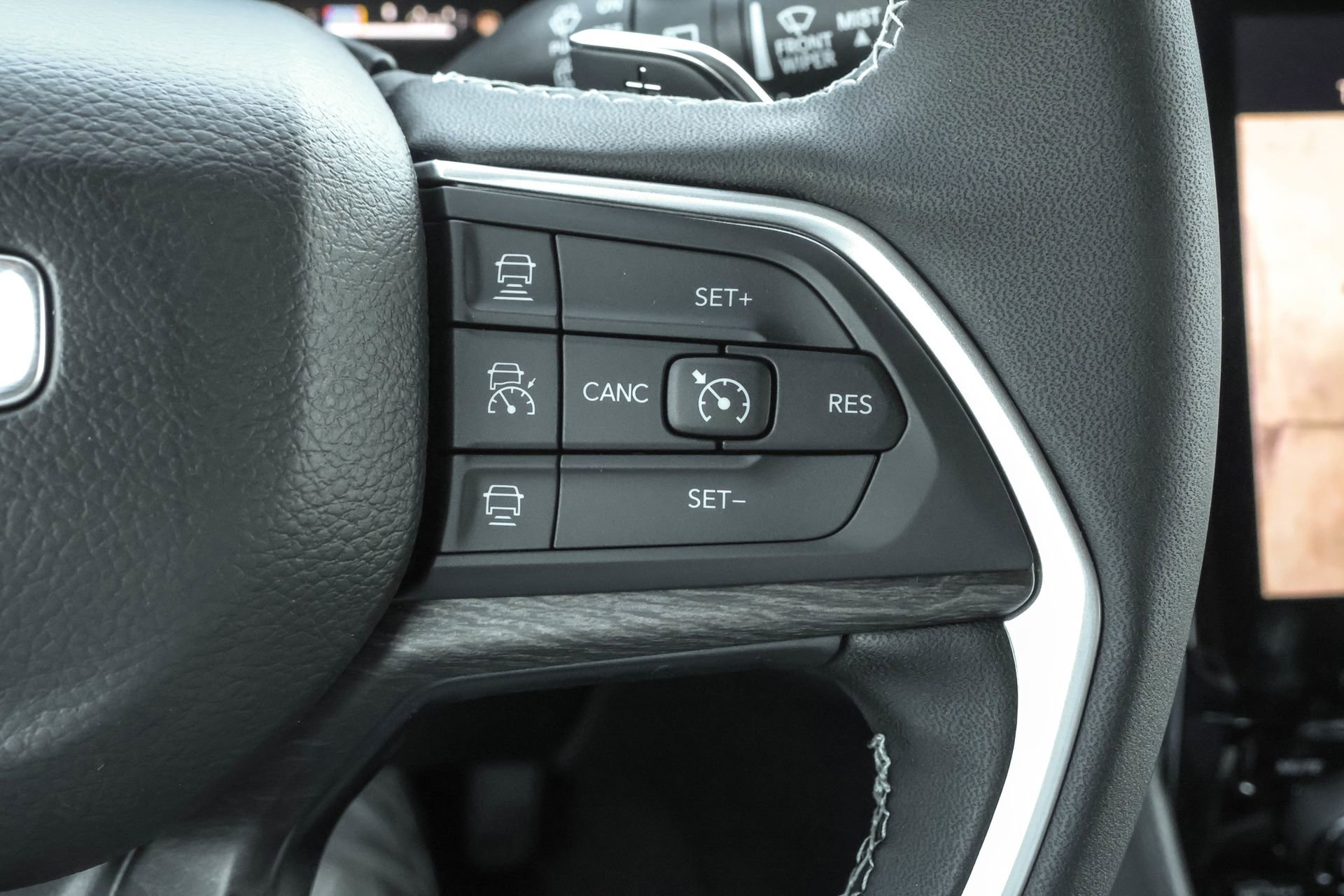 New 2025 Jeep Grand Cherokee Limited w/ Luxury Tech Group II image 24