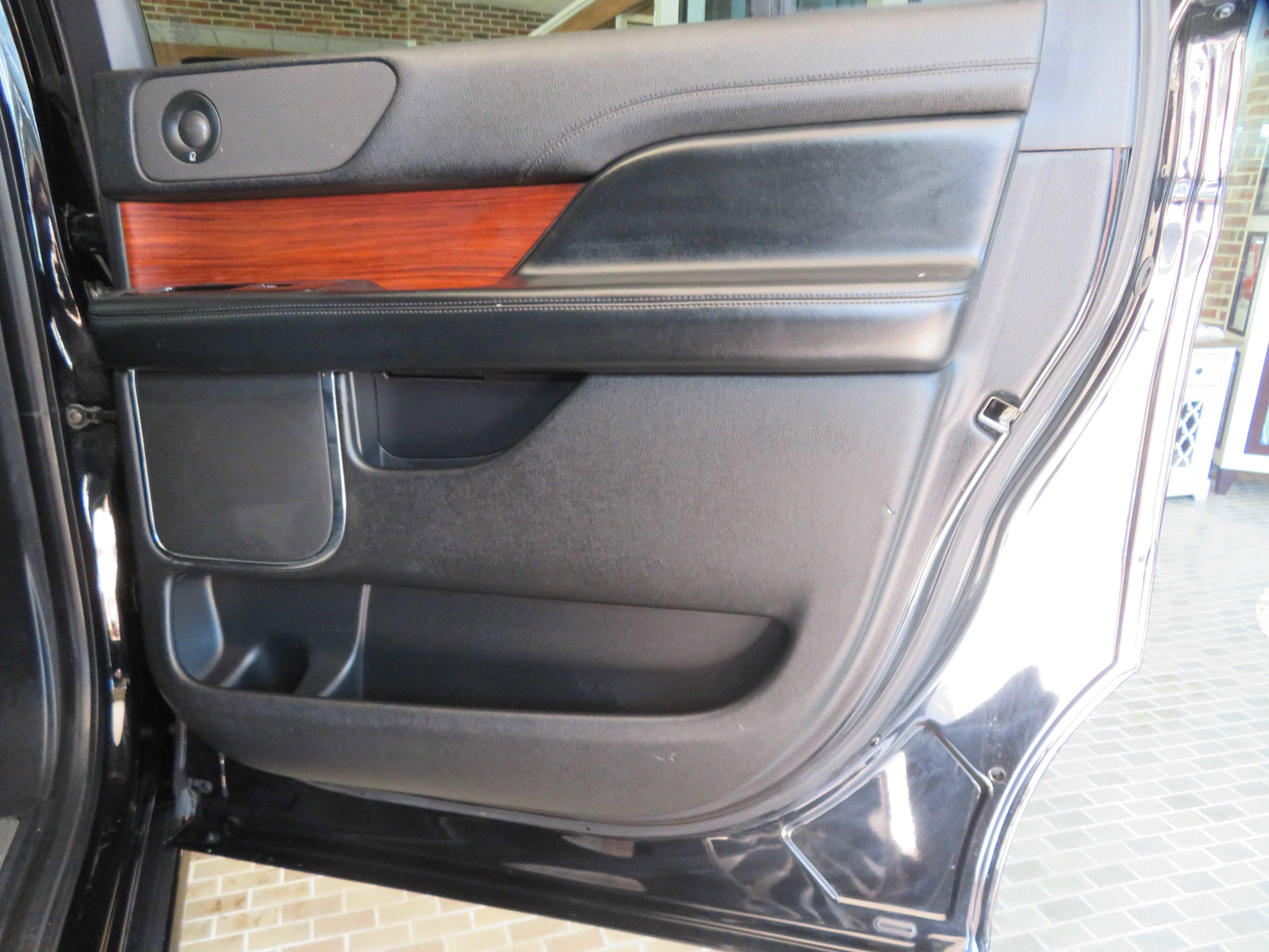 Used 2020 Lincoln Navigator L Reserve image 19