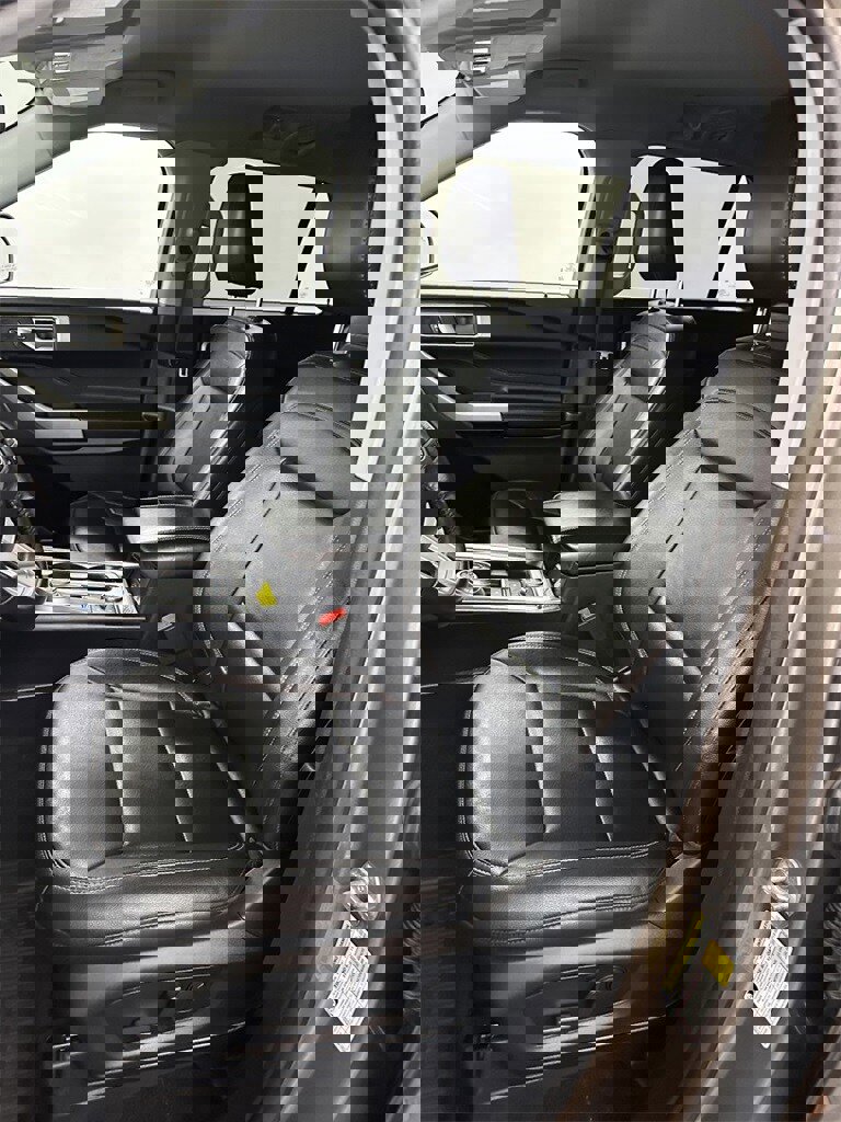 Used 2021 Ford Explorer XLT w/ Equipment Group 202A image 12