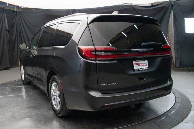 Used 2022 Chrysler Pacifica Touring-L image 10