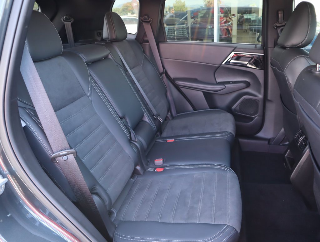 Used 2024 Mitsubishi Outlander SE Black Edition image 29