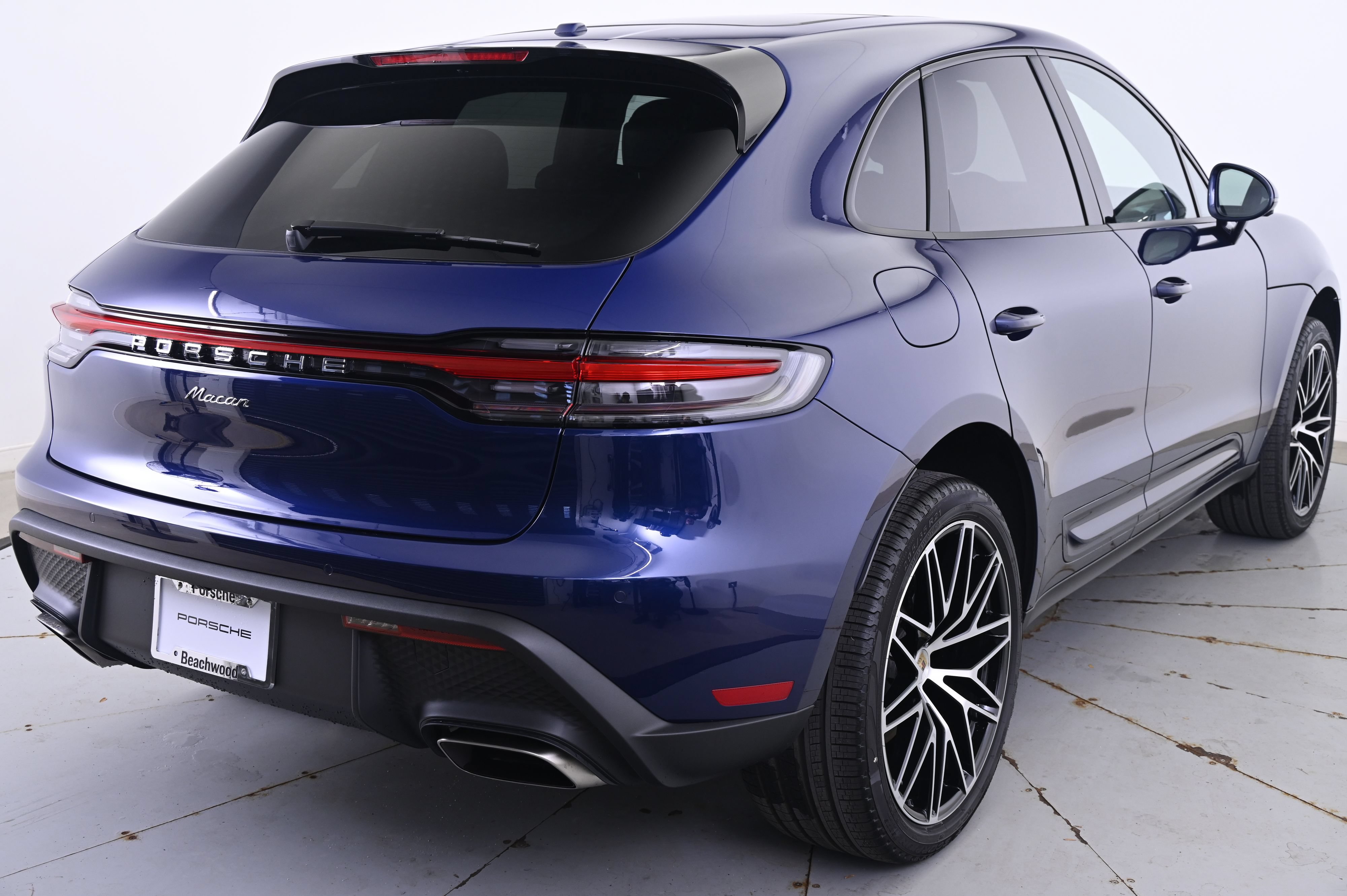 Certified 2026 Porsche Macan AWD/4WD image 7