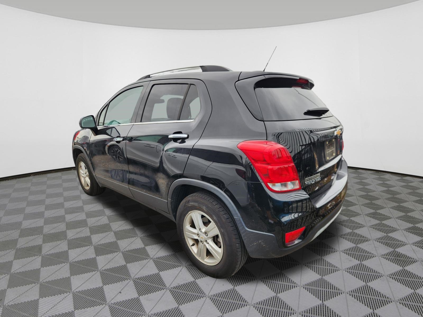 Used 2020 Chevrolet Trax LT w/ LT Convenience Package AWD/4WD image 3