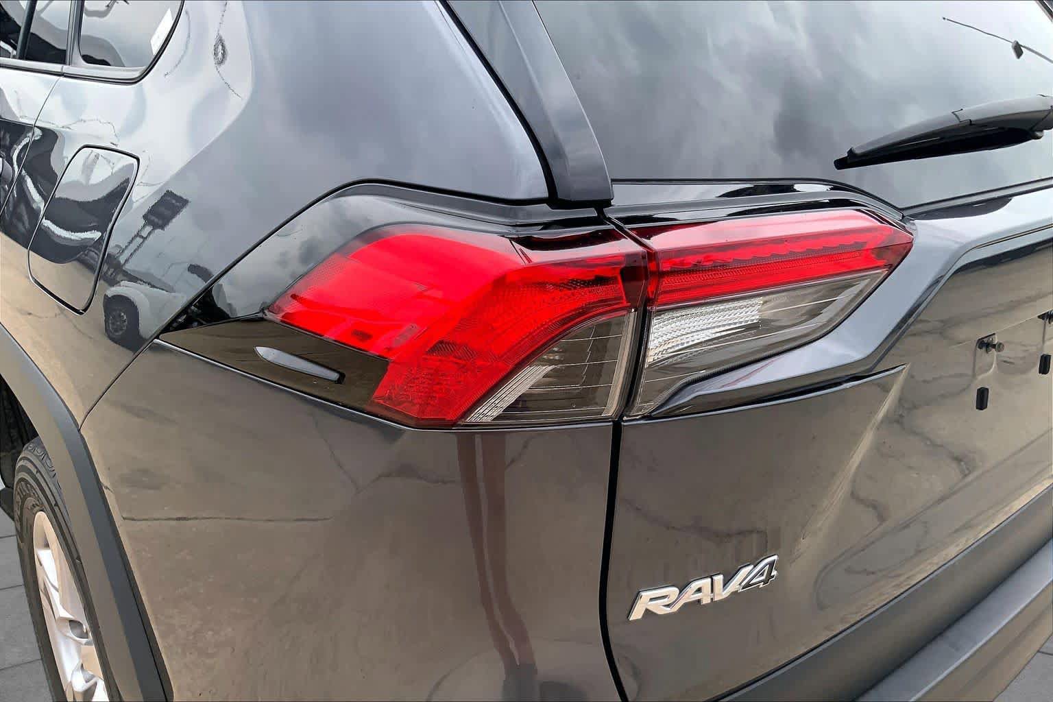 Used 2023 Toyota RAV4 LE AWD/4WD image 28