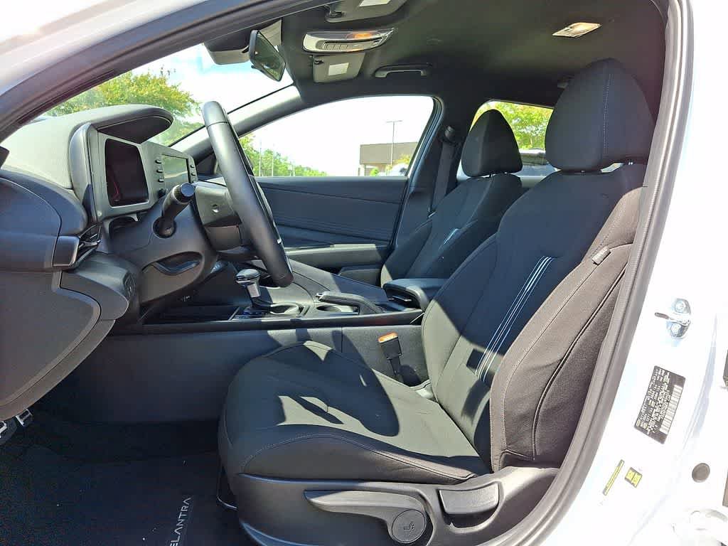 Certified 2025 Hyundai Elantra Sport FWD image 12