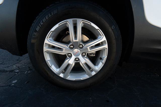 Used 2024 GMC Terrain SLE w/ Driver Convenience Package image 44