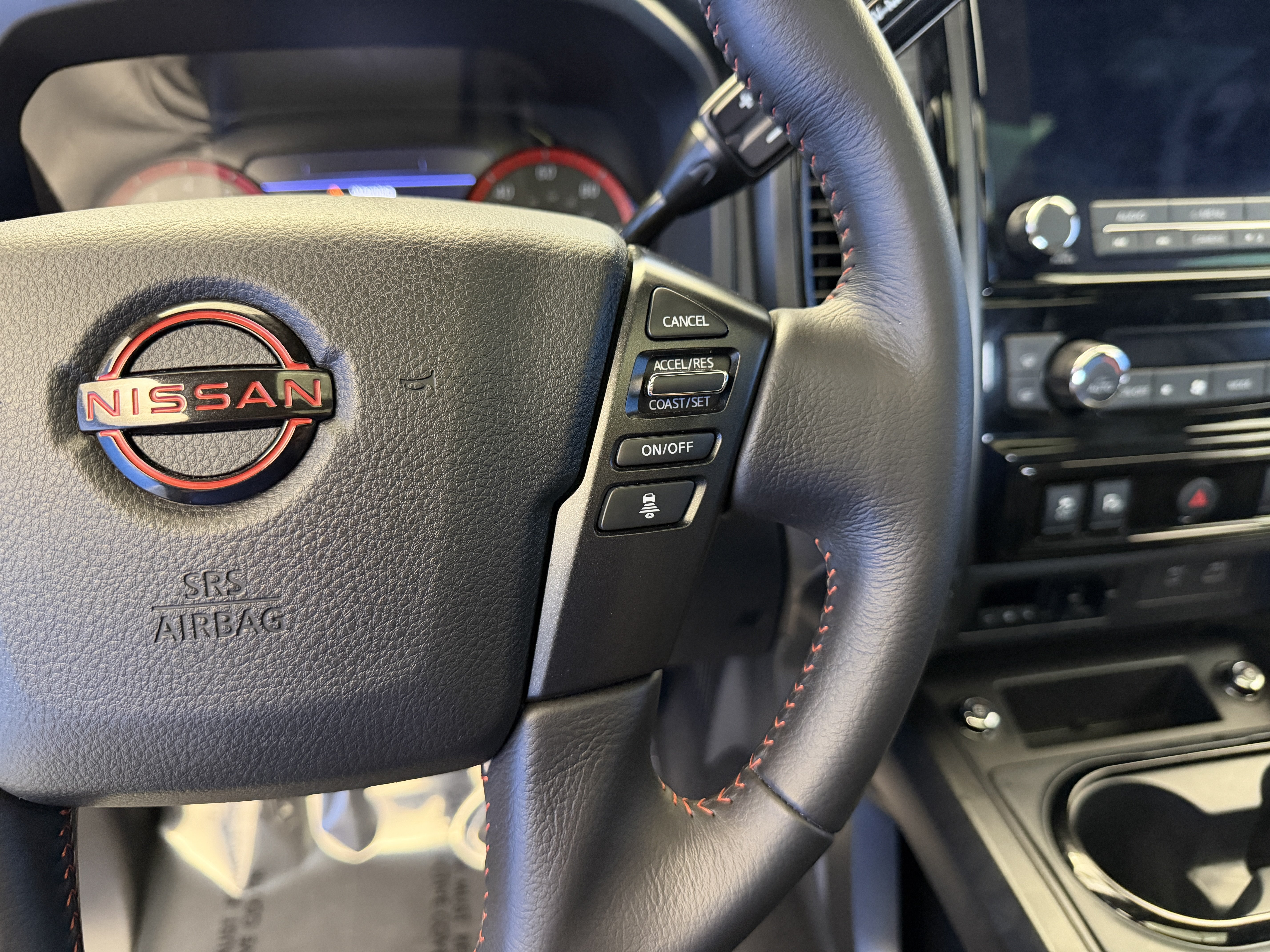 Used 2024 Nissan Titan PRO-4X w/ Pro-4x Convenience Package AWD/4WD image 18