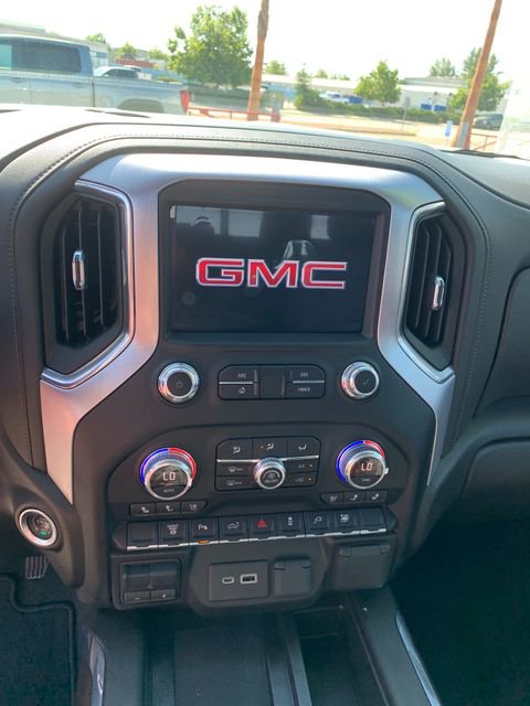 Used 2022 GMC Sierra 3500 SLT w/ SLT Preferred Package AWD/4WD image 27