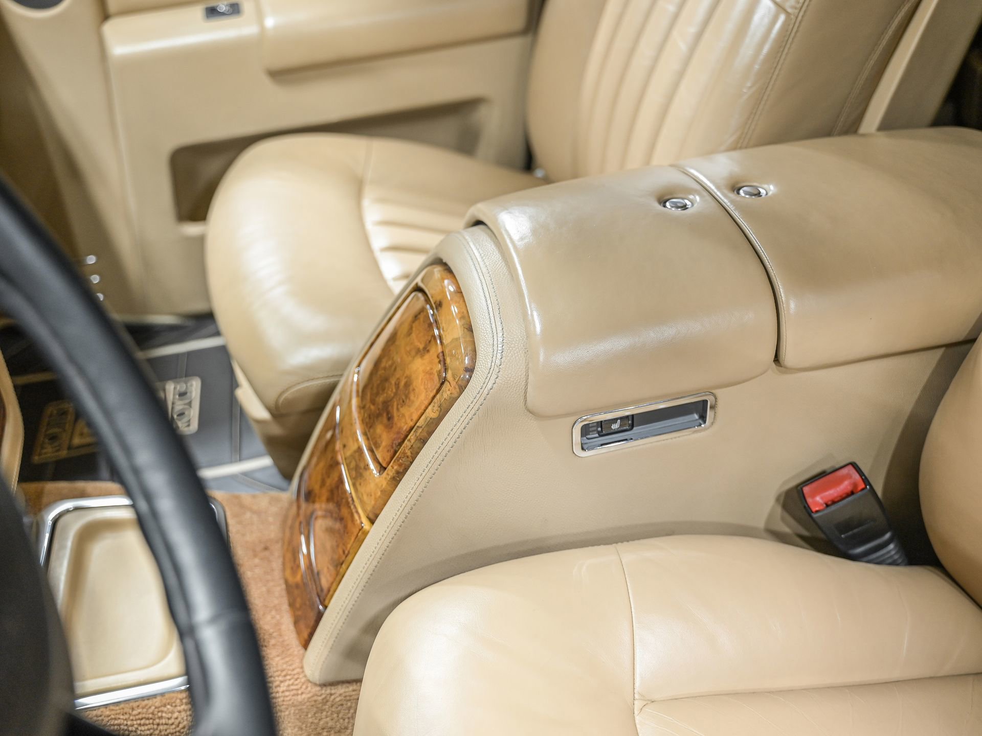 Used 2004 Rolls-Royce Phantom Sedan image 25