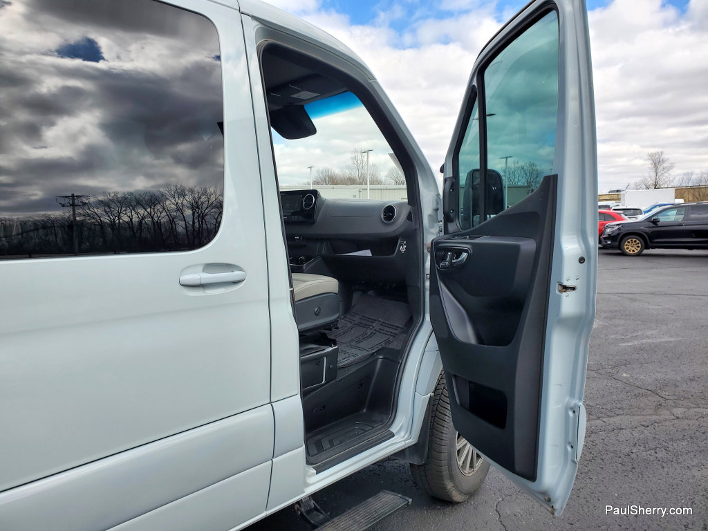 Used 2024 Mercedes-Benz Sprinter 2500 image 53