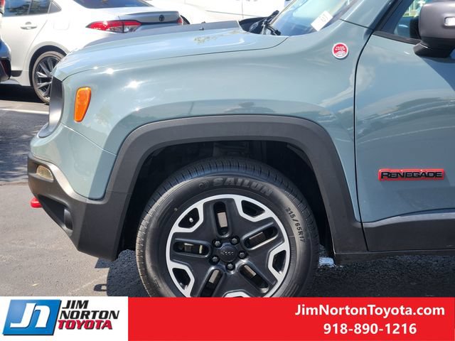 Used 2016 Jeep Renegade Trailhawk AWD/4WD image 9