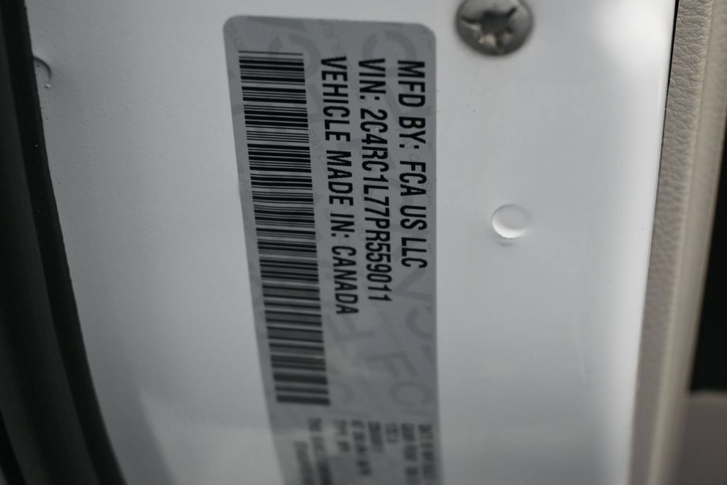 Used 2023 Chrysler Pacifica Touring-L FWD image 17