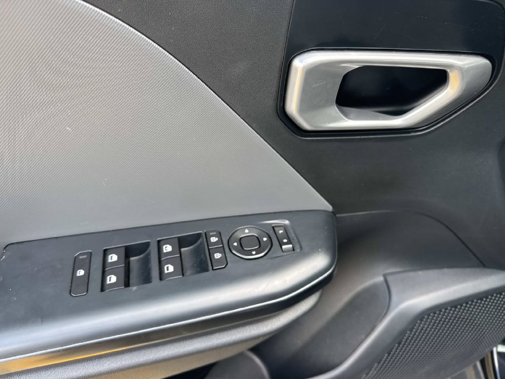 Used 2025 Kia K4 FWD image 26