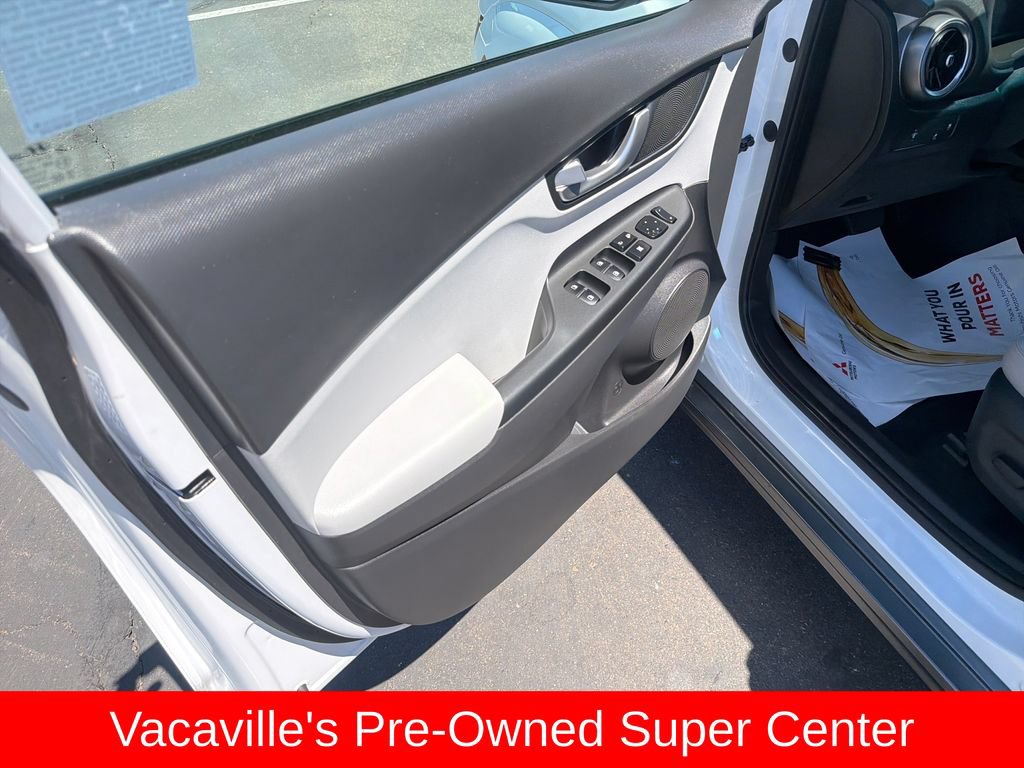 Used 2023 Hyundai Kona SE FWD image 10