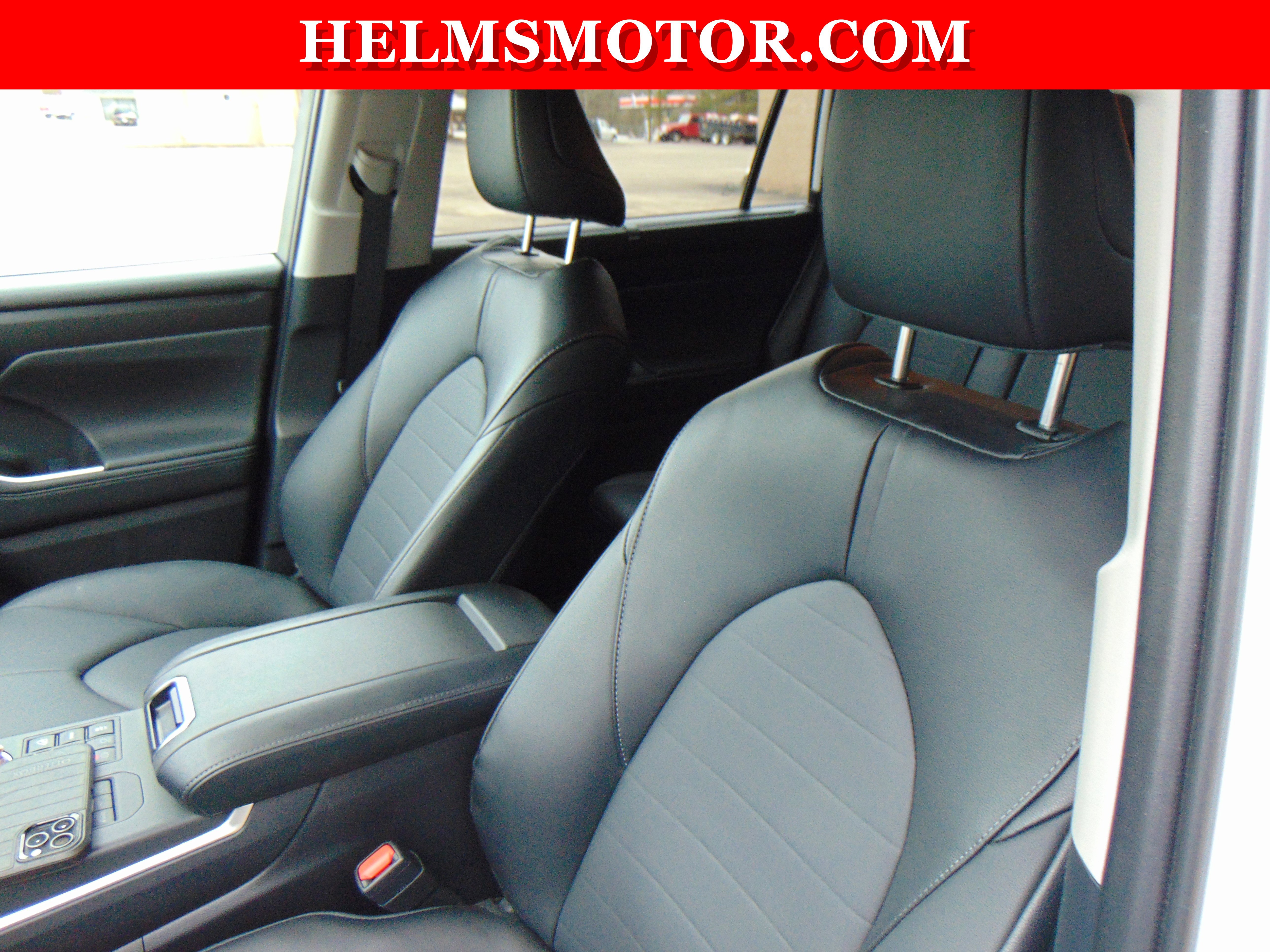 Used 2025 Toyota Highlander XLE image 25