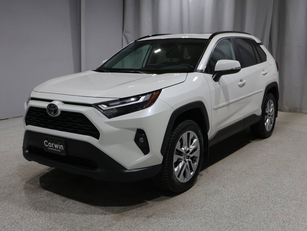 Used 2022 Toyota RAV4 XLE Premium image 8