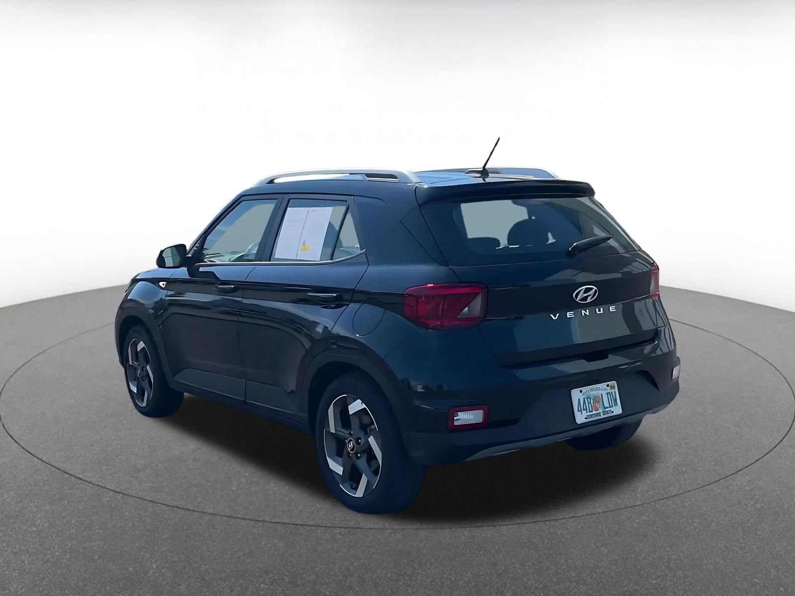 Used 2026 Hyundai Venue SEL FWD image 10