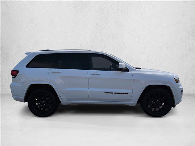 Used 2019 Jeep Grand Cherokee Altitude AWD/4WD image 4