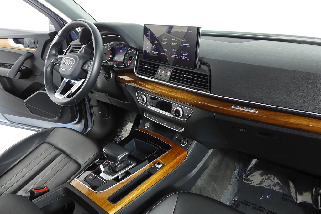 Used 2023 Audi Q5 2.0T Premium w/ Convenience Package AWD/4WD image 13