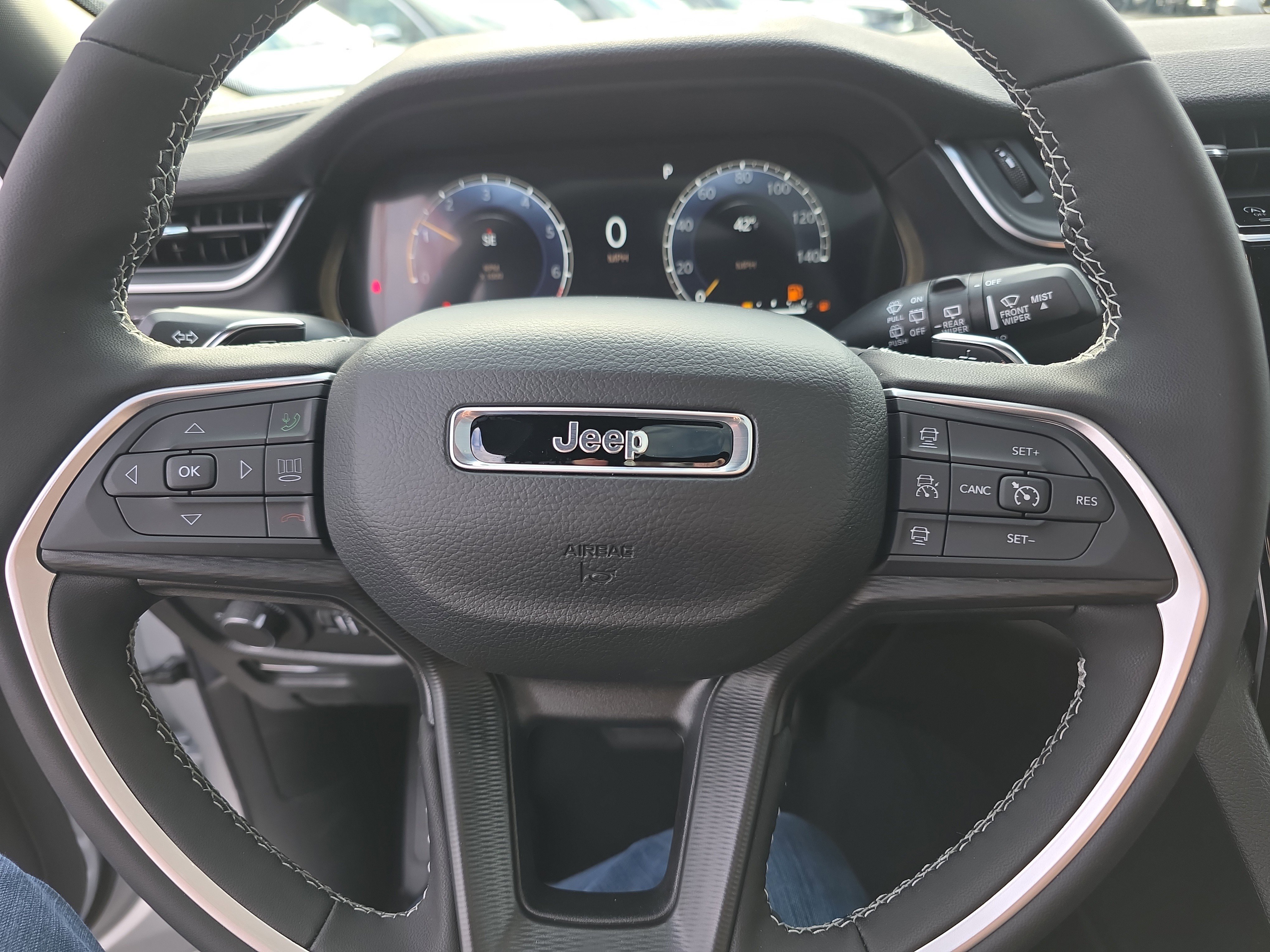 New 2025 Jeep Grand Cherokee L Altitude image 10