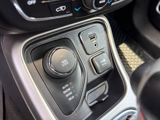Used 2019 Jeep Compass Latitude w/ Cold Weather Group AWD/4WD image 24