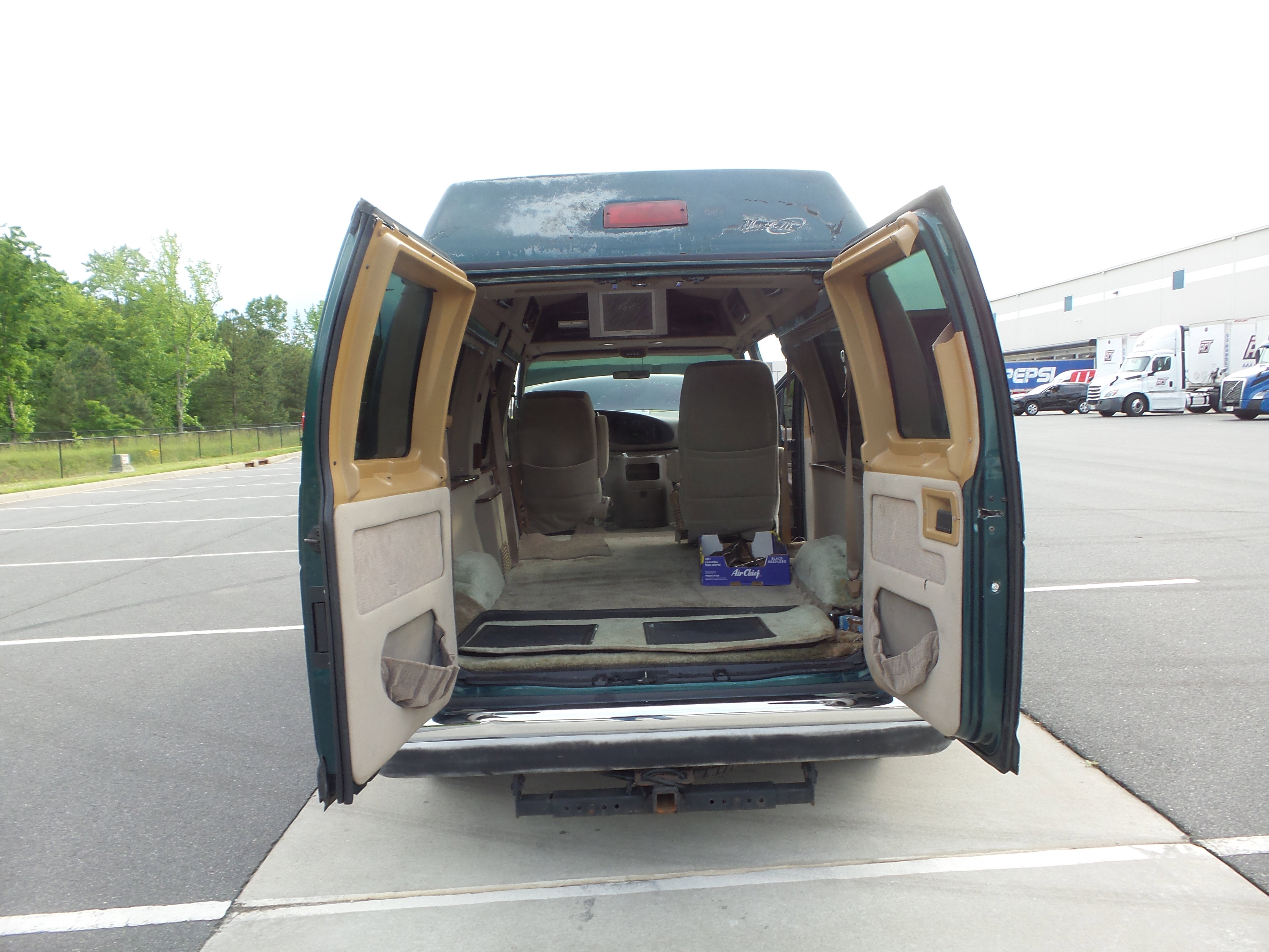 Used 2000 Ford E-150 and Econoline 150 RWD image 65