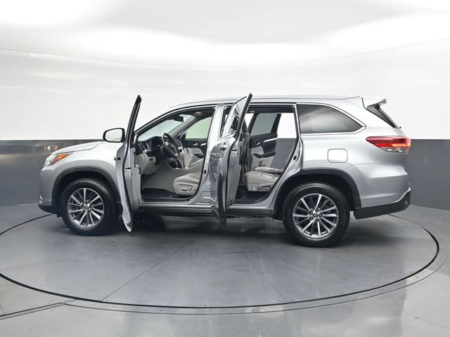 Used 2018 Toyota Highlander XLE FWD image 41