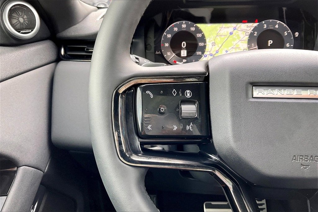Used 2025 Land Rover Range Rover Evoque Dynamic SE image 11