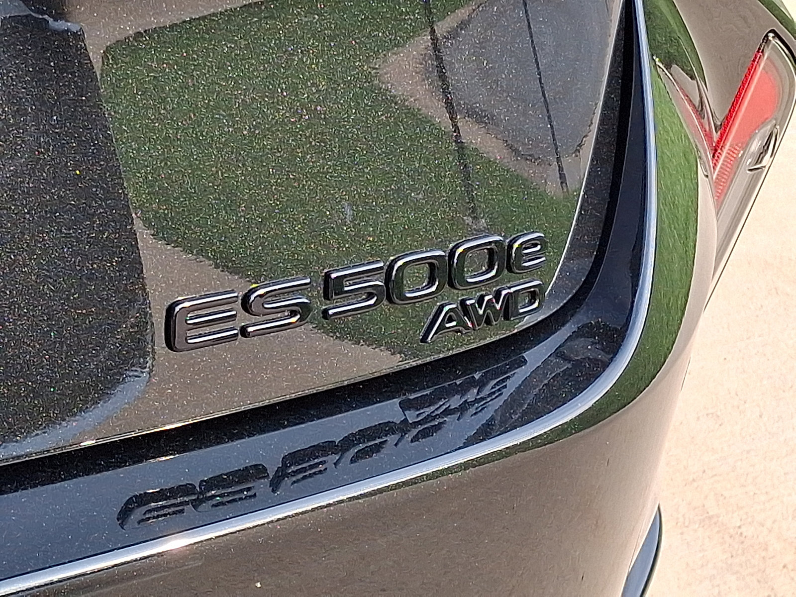New 2026 Lexus ES 500e AWD/4WD image 18