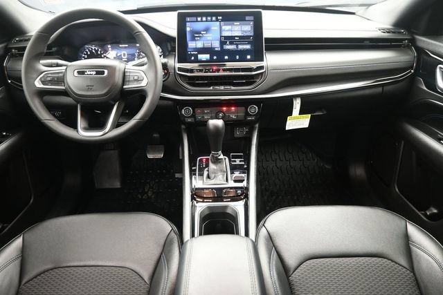 Used 2025 Jeep Compass Latitude w/ Altitude Special Edition AWD/4WD image 19