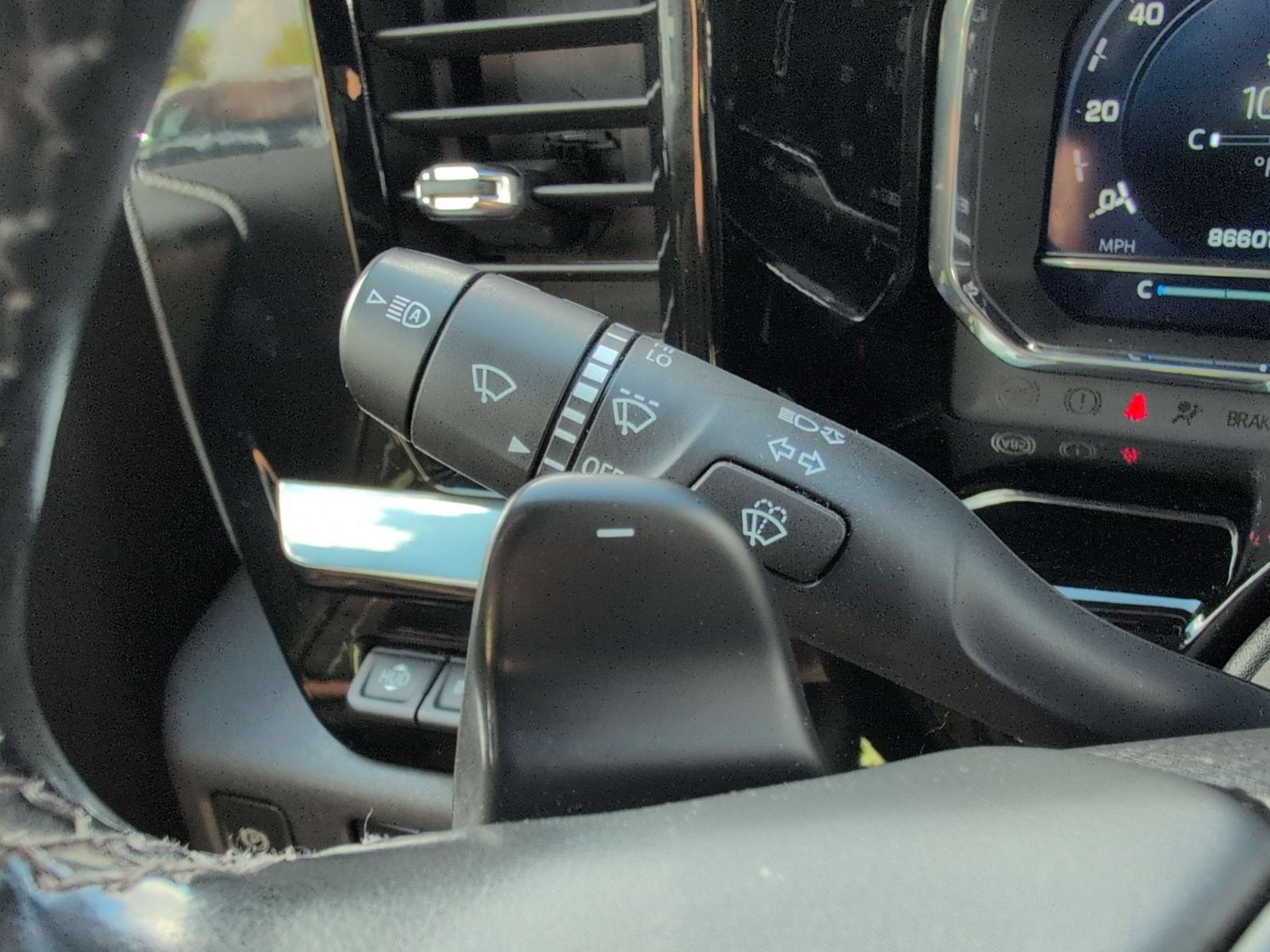 Used 2023 Chevrolet Silverado 1500 ZR2 w/ Technology Package AWD/4WD image 13
