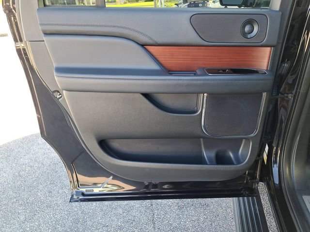 Used 2023 Lincoln Navigator L Reserve AWD/4WD image 11