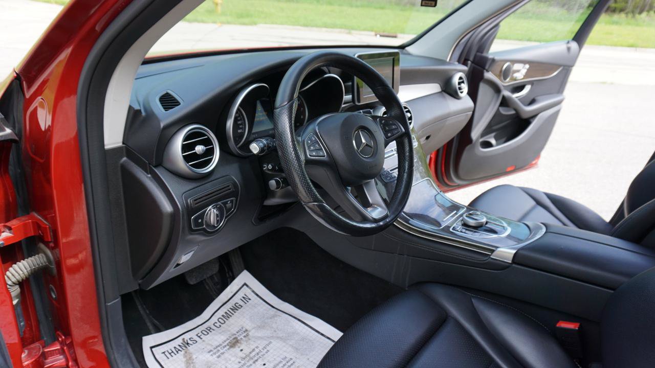Used 2017 Mercedes-Benz GLC 300 4MATIC image 14