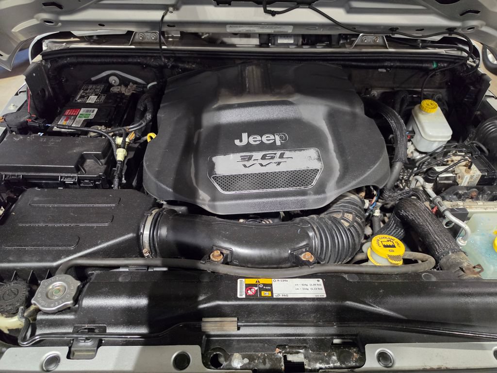 Used 2012 Jeep Wrangler Sport AWD/4WD image 9