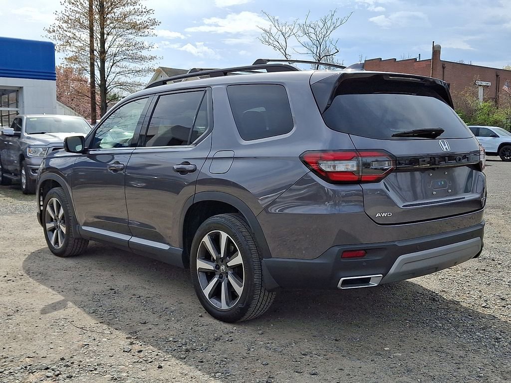 Used 2023 Honda Pilot Touring image 4